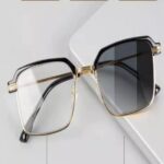 Photochromic reading glasses 602