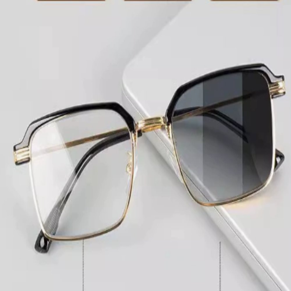 Photochromic reading glasses 602