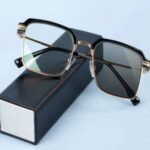 Photochromic reading glasses 602